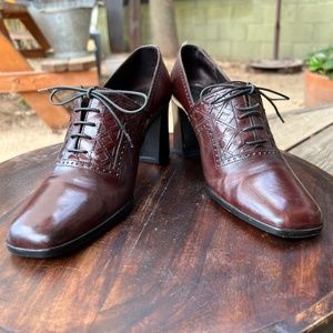 Bally 7-1/2M High-heeled Leather Oxfords